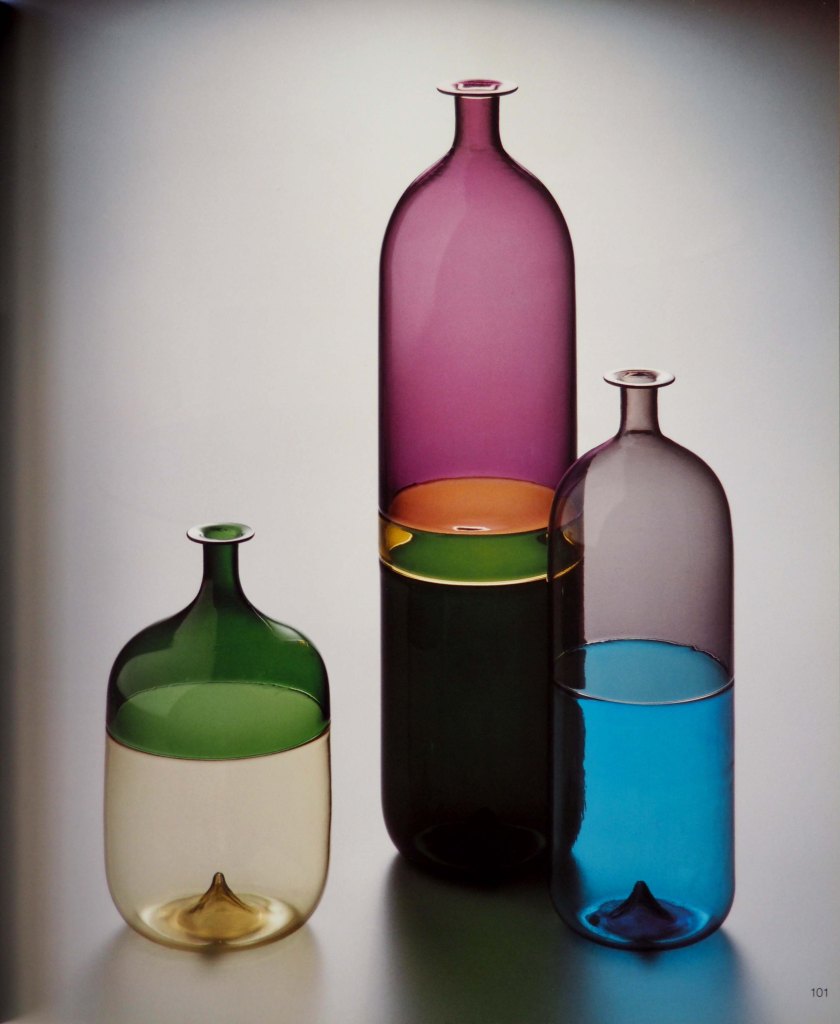 Botella de vidrio soplado sin molde.